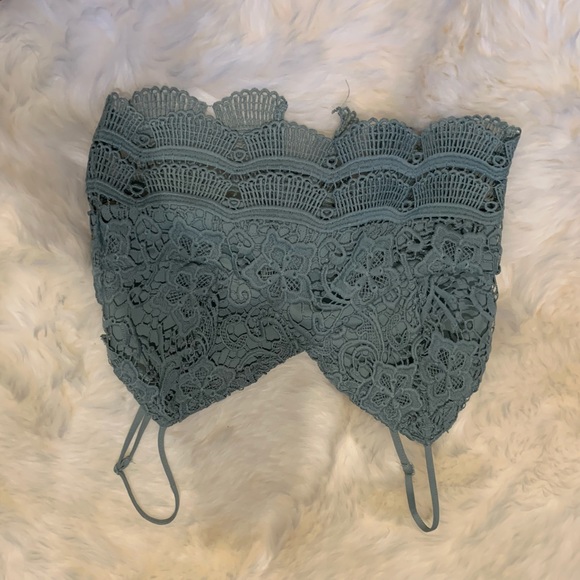 Kendall & Kylie Tops - Super cute crochet crop top